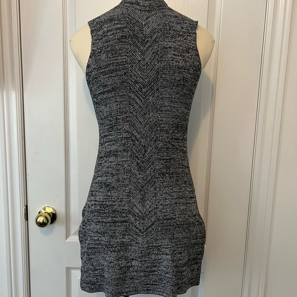 Dynamite Knit grey tunic - Picture 2 of 4